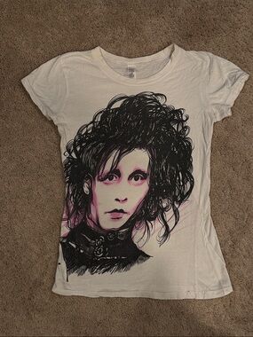 Vintage Women’s White Graphic Short Sleeve Tee with Edward Scissorhands